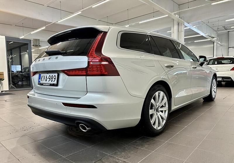 Käytetty Volvo V60 Momentum 150 HP (110 kW) 2019 Valkoinen Farmari