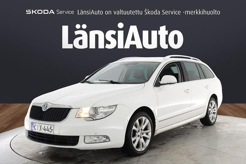 Käytetty Skoda Superb Elegance 140 HP (102 kW) 2012 Valkoinen Farmari