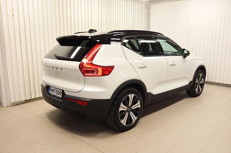 Käytetty Volvo XC40 Plus 300 kW (408 HP) 2023 Valkoinen Katumaasturi