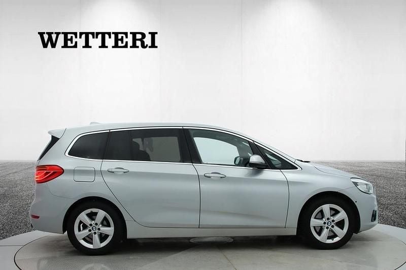 Käytetty BMW 220 Gran Tourer Sport Line 192 HP (141 kW) 2016 Tila-auto