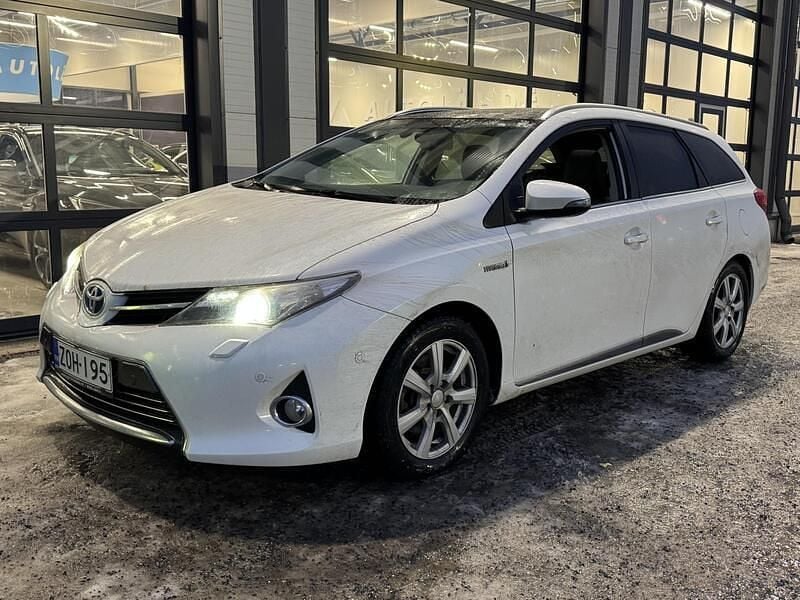 Käytetty Toyota Auris Touring Sports Executive 99 HP (72 kW) 2014 Farmari