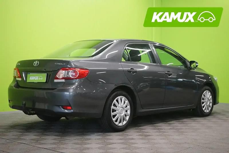 Käytetty Toyota Corolla Terra 132 HP (97 kW) 2012 Hopea / harmaa Sedan
