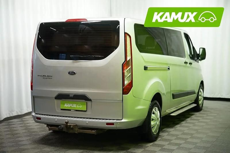 Käytetty Ford Tourneo Trend 131 HP (96 kW) 2017 Hopea / harmaa Tila-auto