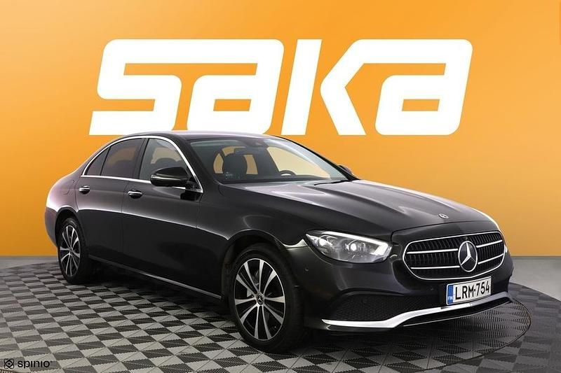 Käytetty 2023 Mercedes E300 Edition Sedan | 27 990 € - Kuva 1/3