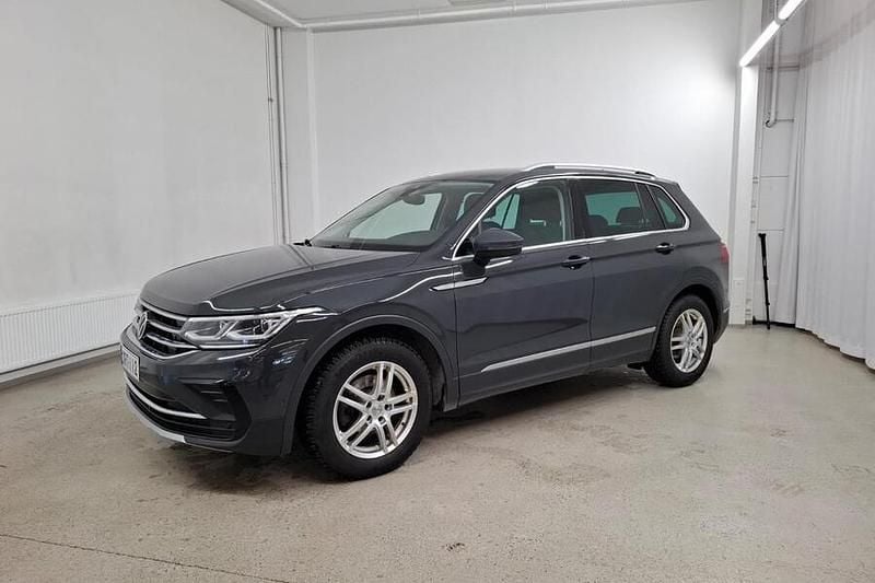 Käytetty VW Tiguan Business 150 HP (110 kW) 2023 Harmaa Katumaasturi