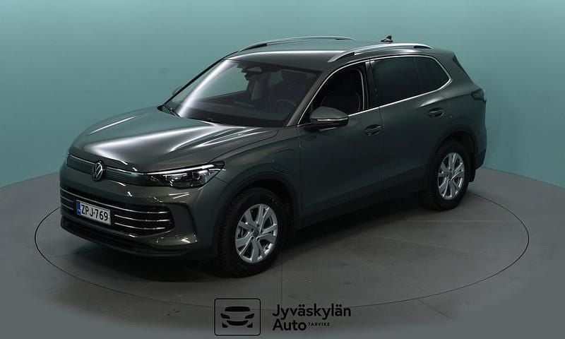 Vihreä Käytetty 2024 VW Tiguan Business Katumaasturi | 43 900 € - Kuva 1/3