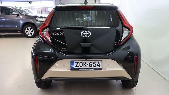 Käytetty Toyota Aygo X Multidrive S 71 HP (52 kW) 2022 Ruskea (beige) Katumaasturi