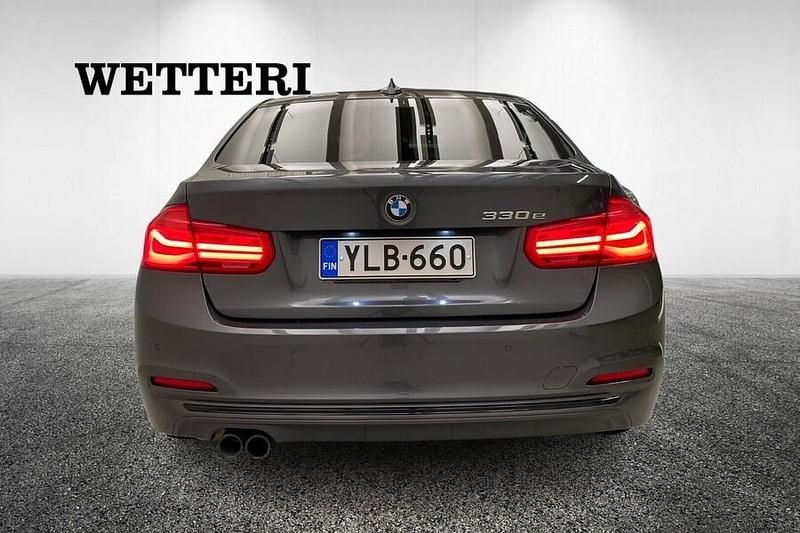 Käytetty BMW 330e Exclusive 252 HP (185 kW) 2018 Harmaa Sedan