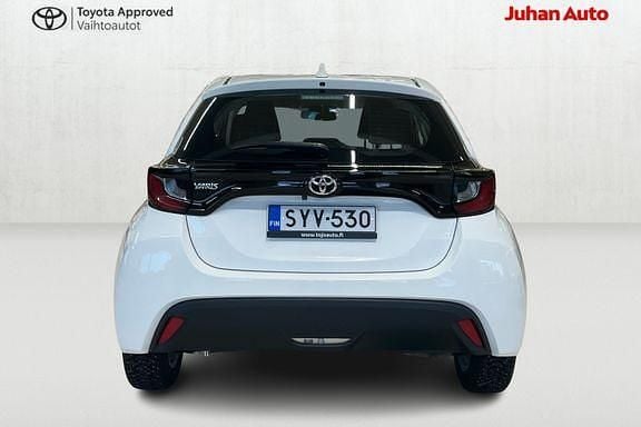 Käytetty Toyota Yaris Active 125 HP (91 kW) 2021 Valkoinen Viistoperä