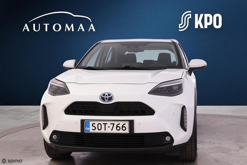 Käytetty Toyota Yaris Cross Active 116 HP (85 kW) 2022 Valkoinen Katumaasturi