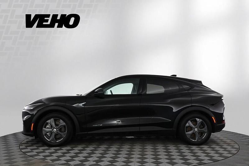 Käytetty Ford Mustang Mach-E 202 kW (276 HP) 2021 Musta Katumaasturi