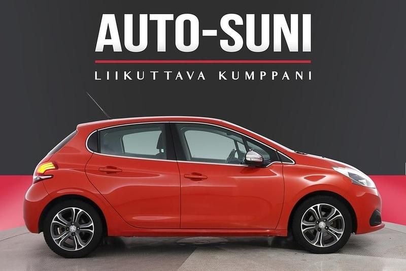 Käytetty Peugeot 208 Allure 110 HP (80 kW) 2015 Viistoperä