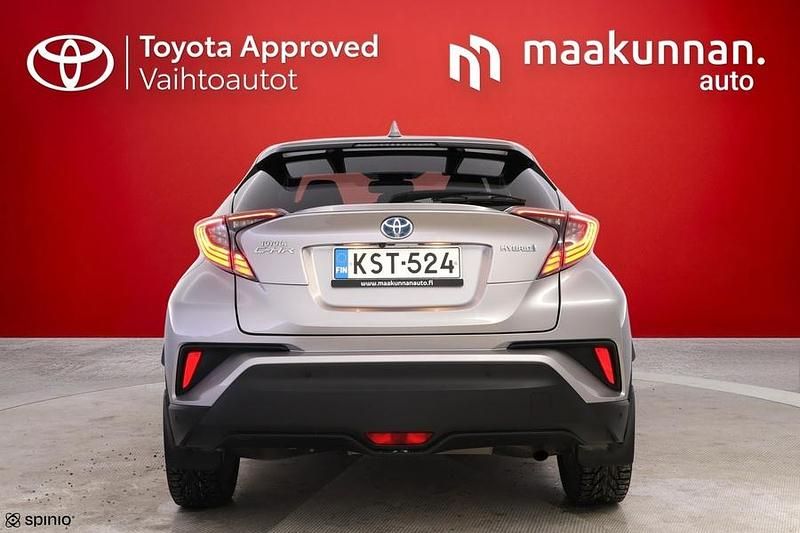 Käytetty Toyota C-HR Premium 122 HP (89 kW) 2018 Hopea Katumaasturi