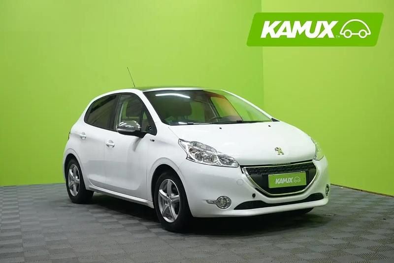 Valkoinen Käytetty 2014 Peugeot 208 Style Viistoperä | 5 790 € - Kuva 1/4