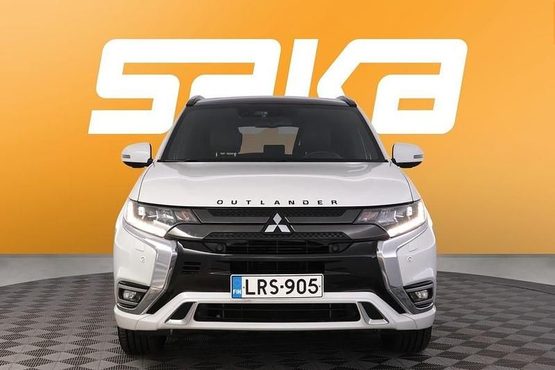 Käytetty Mitsubishi Outlander P-HEV Instyle 224 HP (164 kW) 2019 Farmari