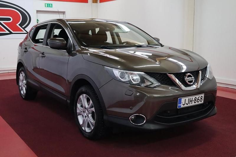 Käytetty Nissan Qashqai Acenta 116 HP (85 kW) 2015 Katumaasturi