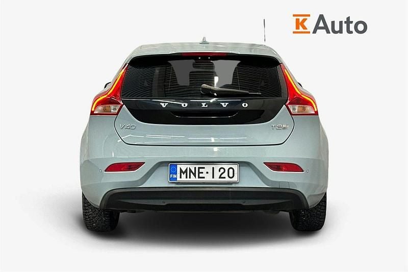 Käytetty Volvo V40 Business Edition 122 HP (89 kW) 2017 Sininen Viistoperä