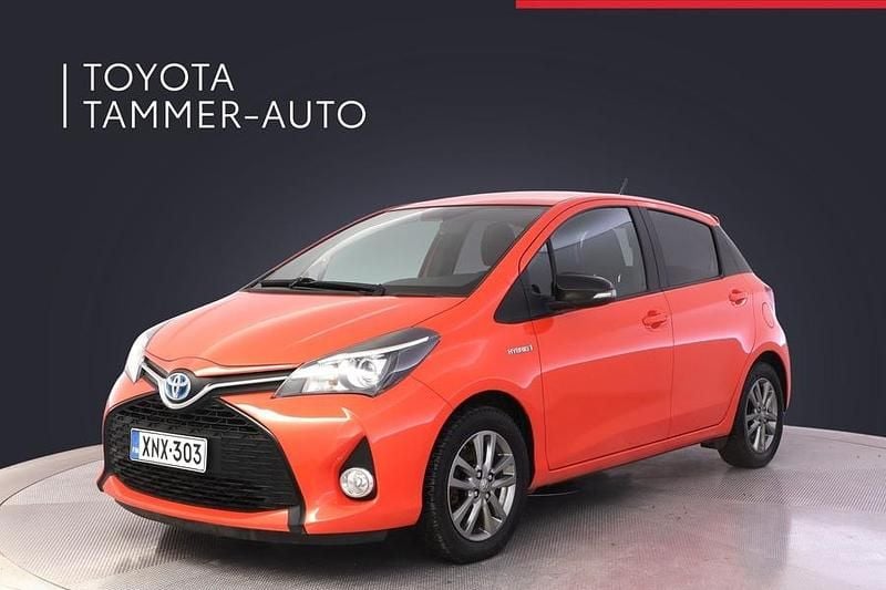 Käytetty Toyota Yaris Hybrid 73 HP (53 kW) 2016 Oranssi Viistoperä