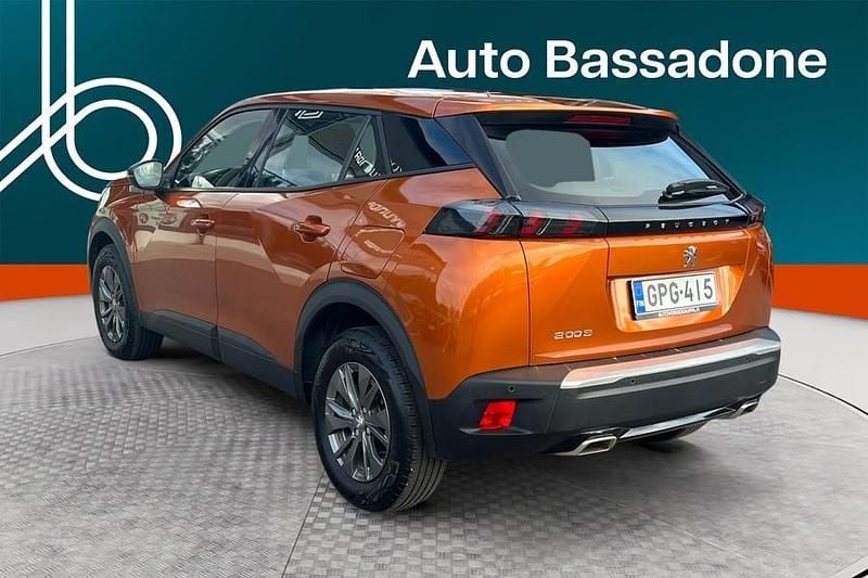 Käytetty Peugeot 2008 Active 131 HP (96 kW) 2022 Katumaasturi