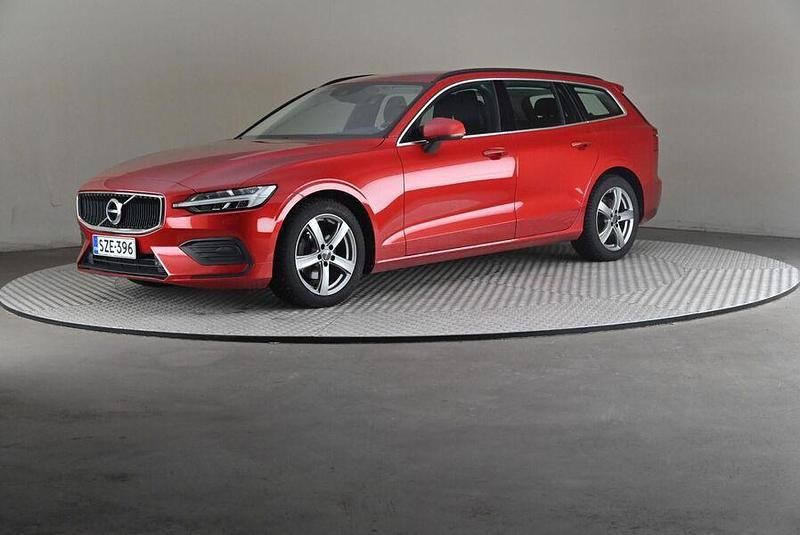 Käytetty Volvo V60 Momentum 163 HP (119 kW) 2021 Farmari