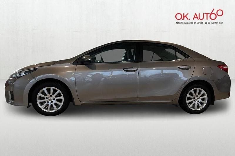 Käytetty Toyota Corolla Multidrive S 132 HP (97 kW) 2015 Ruskea Sedan