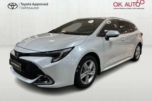 Valkoinen Käytetty 2023 Toyota Corolla Edition Farmari | 27 900 € (Perustarjous) - Kuva 1/4