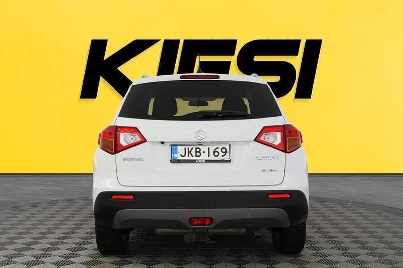 Käytetty Suzuki Vitara GL 120 HP (88 kW) 2016 Katumaasturi