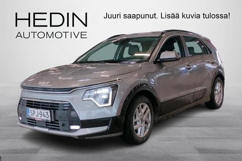 Käytetty Kia Niro EX 182 HP (133 kW) 2023 Harmaa Katumaasturi
