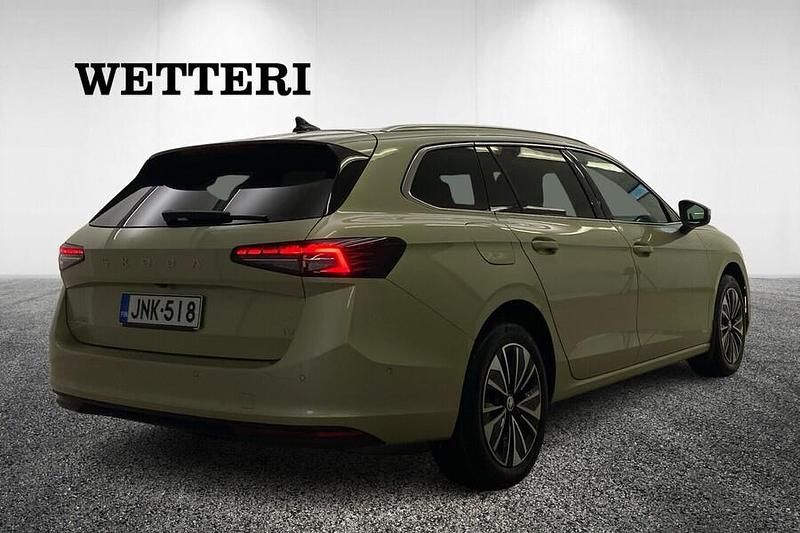 Käytetty Skoda Superb Style 204 HP (150 kW) 2025 Keltainen Farmari