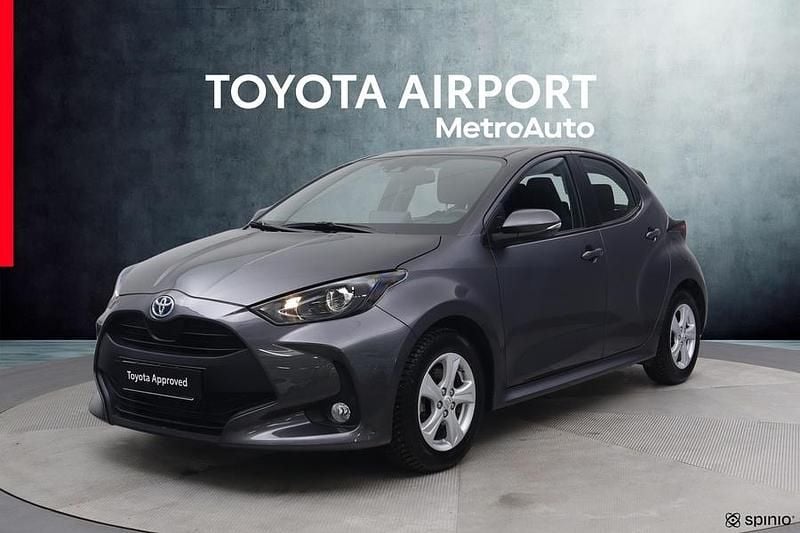 Käytetty Toyota Yaris Hybrid Active 116 HP (85 kW) 2024 Harmaa Viistoperä