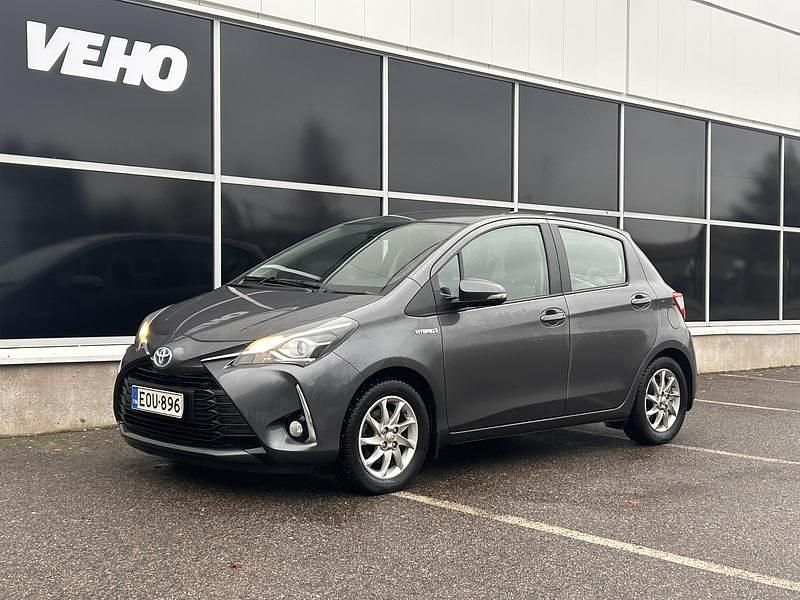 Harmaa Käytetty 2017 Toyota Yaris Hybrid Edition Viistoperä | 12 800 € (Perustarjous) - Kuva 1/4