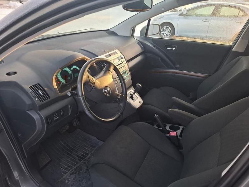 Käytetty Toyota Corolla Verso Sol 129 HP (94 kW) 2006 Tila-auto