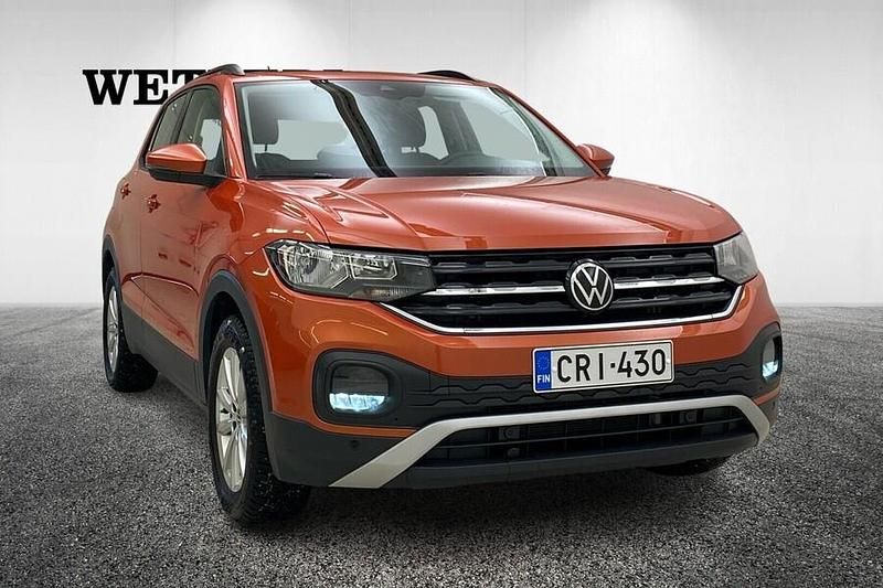Käytetty VW T-Cross Business 110 HP (80 kW) 2023 Oranssi Katumaasturi