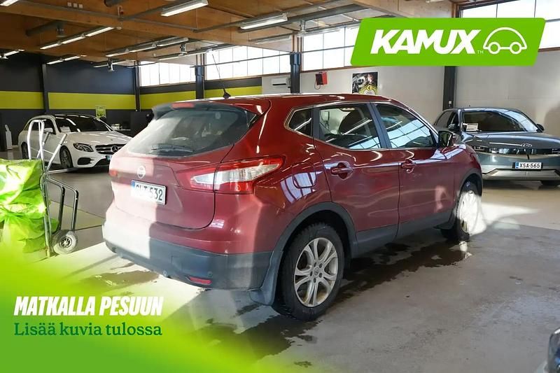Käytetty Nissan Qashqai 116 HP (85 kW) 2016 Punainen Katumaasturi