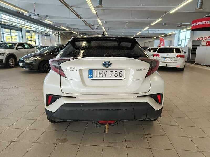 Käytetty Toyota C-HR Business Edition 122 HP (89 kW) 2017 Katumaasturi