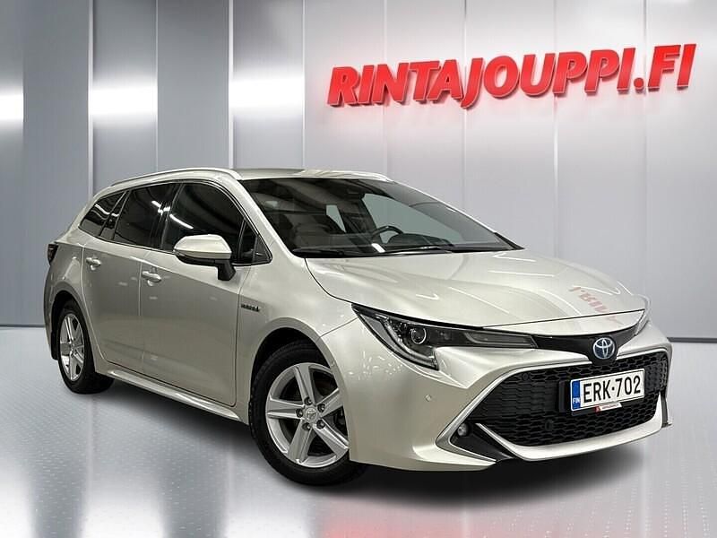 Käytetty Toyota Corolla Plus 122 HP (89 kW) 2019 Hopea Farmari
