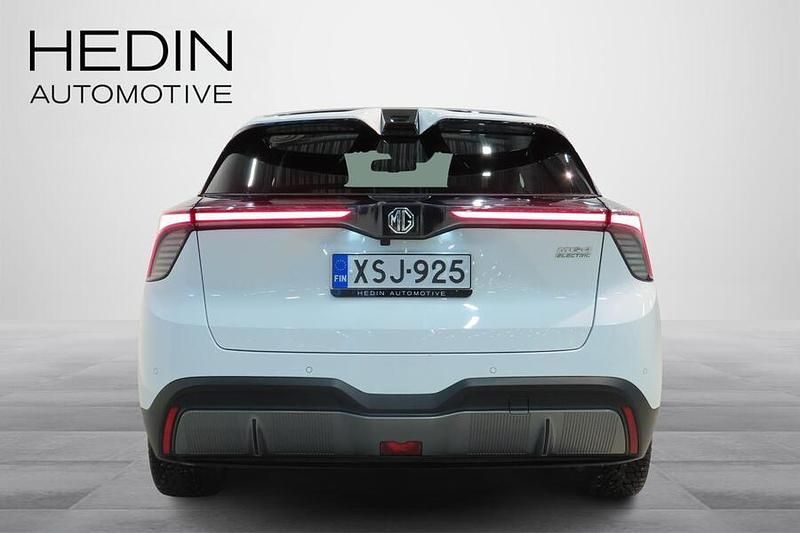 Käytetty MG MG4 EV Luxury 150 kW (204 HP) 2022 Valkoinen Viistoperä