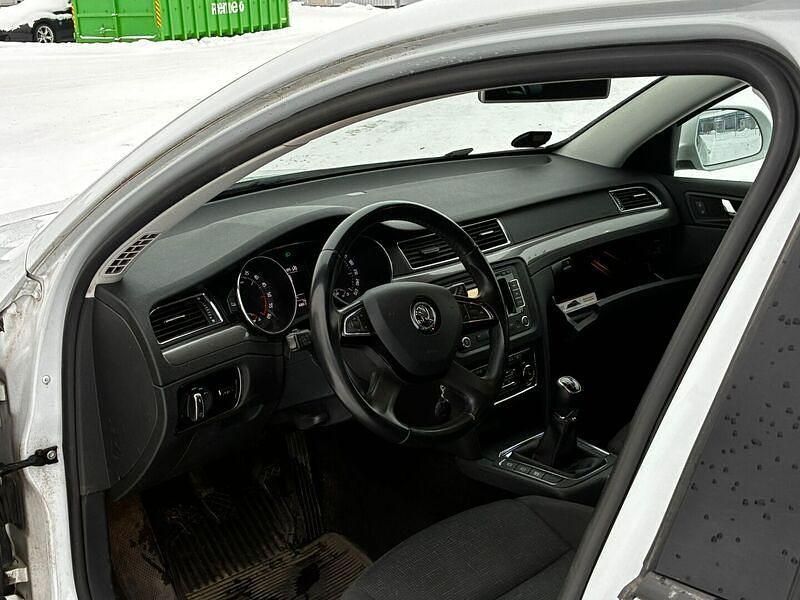 Käytetty Skoda Superb Active 140 HP (102 kW) 2015 Farmari
