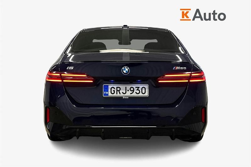 Käytetty BMW i5 M Sport 442 kW (601 HP) 2025 Violetti Sedan