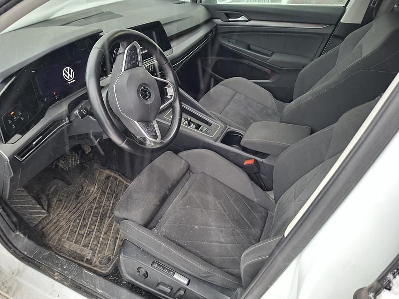 Käytetty VW Golf VIII Comfortline 150 HP (110 kW) 2020 Valkoinen Viistoperä