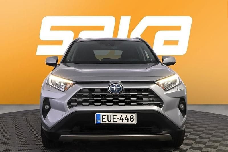 Käytetty Toyota RAV4 Hybrid Edition 178 HP (130 kW) 2022 Katumaasturi