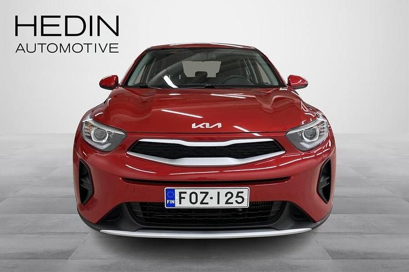 Käytetty Kia Stonic LX 101 HP (74 kW) 2022 Punainen Katumaasturi