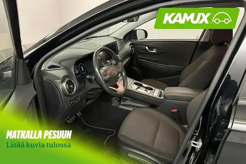 Käytetty Hyundai Kona Select 150 kW (204 HP) 2023 Musta Katumaasturi
