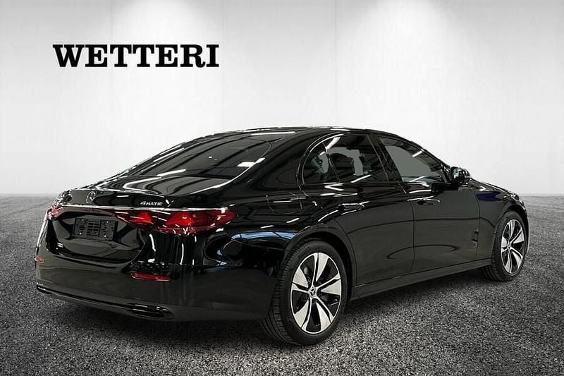 Käytetty Mercedes E300 197 HP (144 kW) 2025 Musta Sedan
