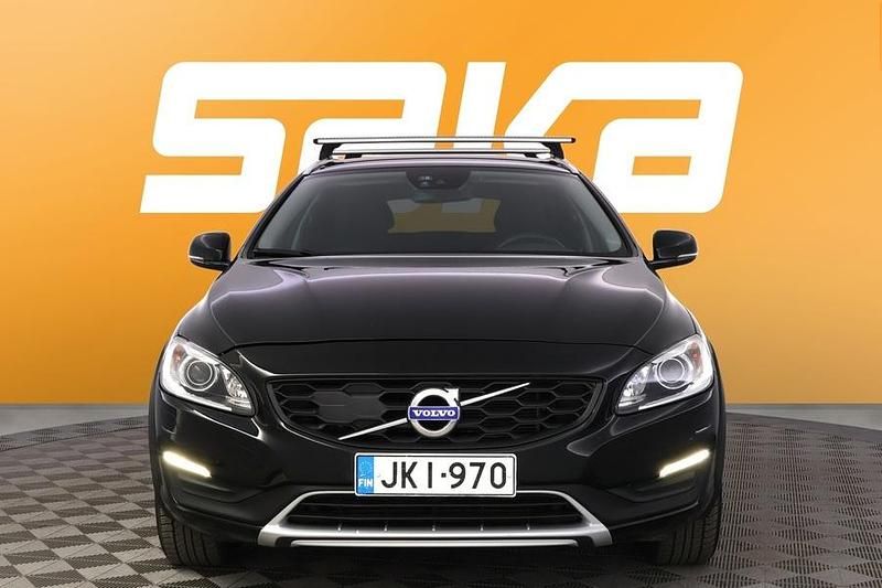 Käytetty Volvo V60 CC Momentum 190 HP (139 kW) 2017 Farmari