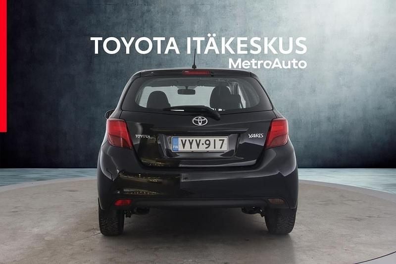 Käytetty Toyota Yaris Active 99 HP (72 kW) 2016 Musta Viistoperä