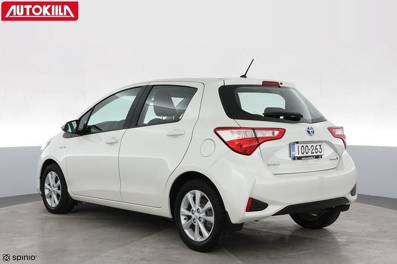 Käytetty Toyota Yaris Hybrid Active 73 HP (53 kW) 2019 Valkoinen Viistoperä