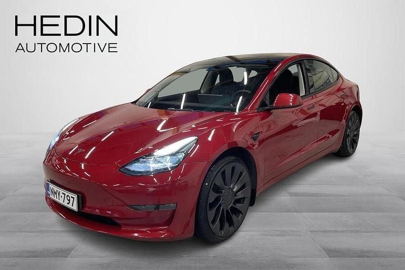 Punainen Käytetty 2023 Tesla Model 3 Performance Sedan | 27 890 € (Hyvä tarjous) - Kuva 1/3