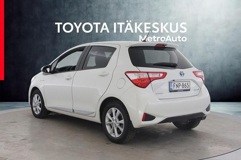 Käytetty Toyota Yaris Hybrid Premium 73 HP (53 kW) 2018 Valkoinen Viistoperä
