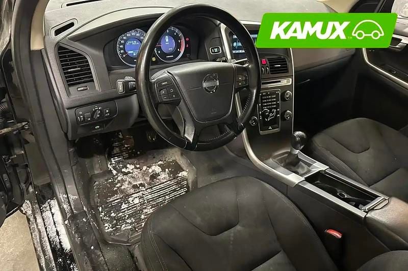 Käytetty Volvo XC60 Drive Kinetic 222 HP (163 kW) 2011 Musta Katumaasturi